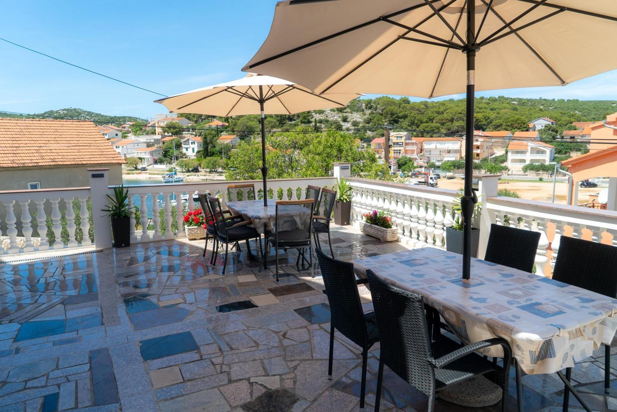 Apartments Zubcic Tisno Εξωτερικό φωτογραφία